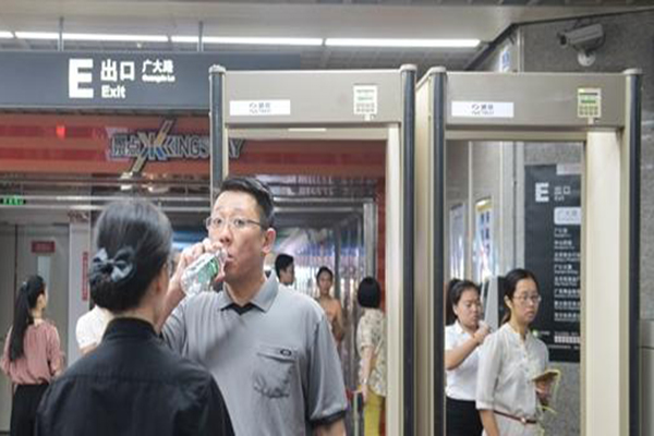 安檢設(shè)備工廠的安檢門(mén)應(yīng)用